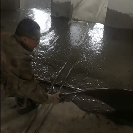 施工現(xiàn)場（地暖隔熱層施工）